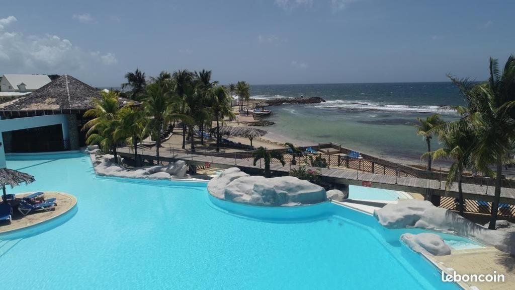 Le Petit Eden - Residence 3 Etoiles - Piscine Et Plage "Le Manganao" Saint-Francois  Exterior photo